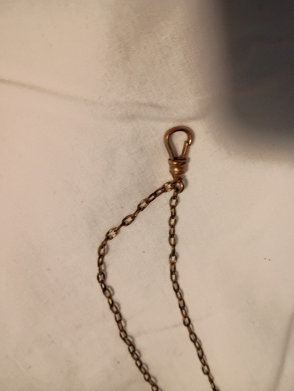 BRASS CHATELAINE WITH PEARL ACCENT. - Picture 3 of 4